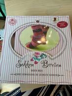 Sokken breien, boek box naalden wol een boek, Hobby en Vrije tijd, Ophalen, Nieuw, Breien
