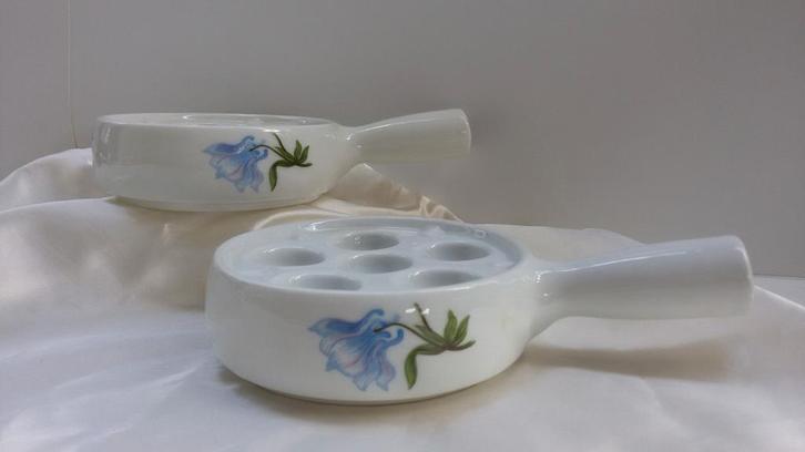 2 vuurvaste escargotbordjes in Frans porselein., Huis en Inrichting, Keuken | Servies, Zo goed als nieuw, Porselein, Ophalen of Verzenden