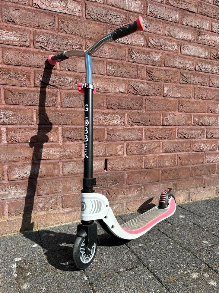 Kinderstep Globber 2 wielen opvouwbaar roze, Fietsen en Brommers, Steps, Gebruikt, Gewone step, Ophalen