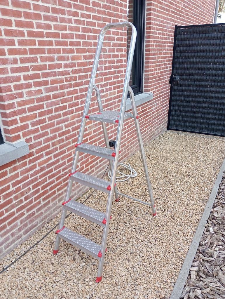 Échelle à 5 marches en aluminium Varesa, Bricolage & Construction, Échelles & Escaliers, Enlèvement, Échelle
