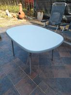 Stoelen en tafel, Ophalen