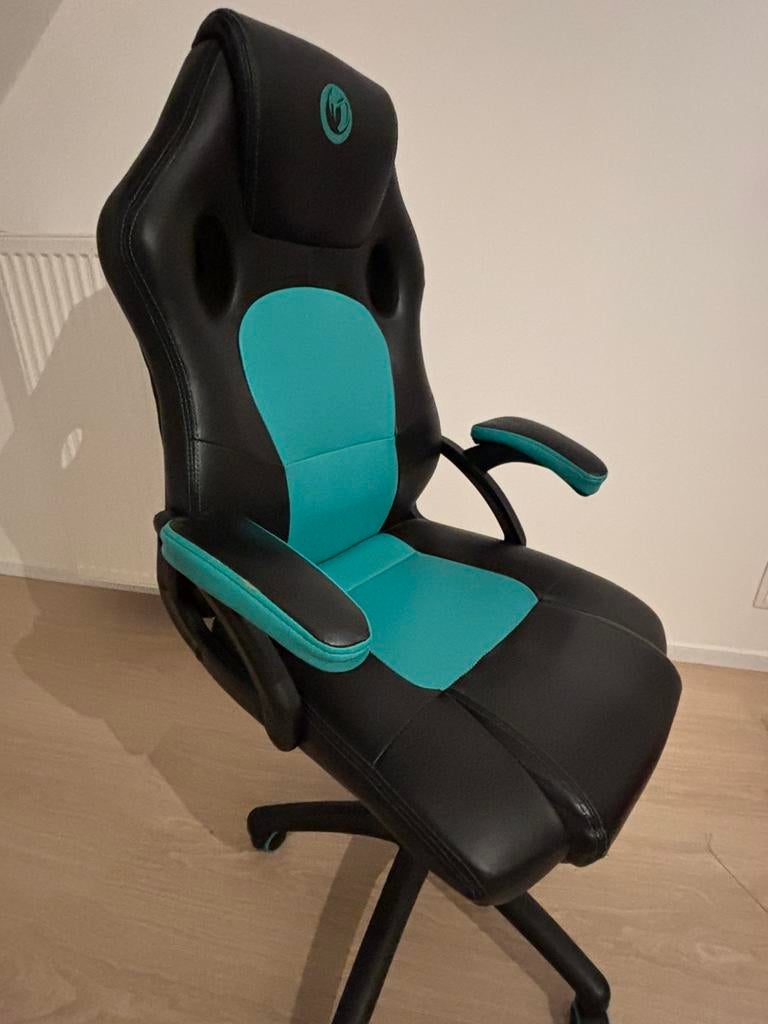 Gaming stoel, Huis en Inrichting, Bureaustoelen, Ophalen, Zo goed als nieuw