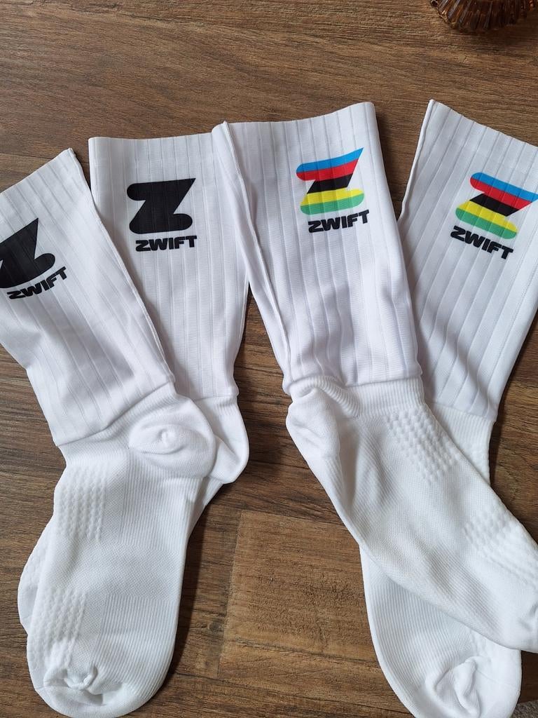 Alpecin Deceuninck Canyon Zwift aero socken

Direct van de p, Enlèvement, Noir