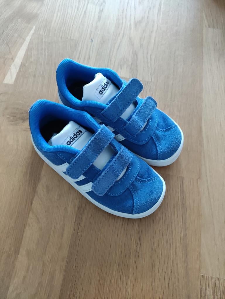 Sneakers adidas maat 25, Enfants & Bébés, Vêtements de bébé | Chaussures & Chaussettes, Enlèvement