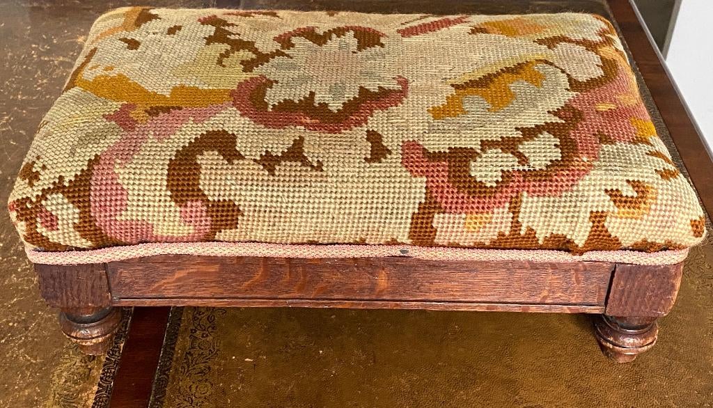 Ancien Repose Pieds ou Tabouret en Bois du XIXème Siècle, Enlèvement ou Envoi