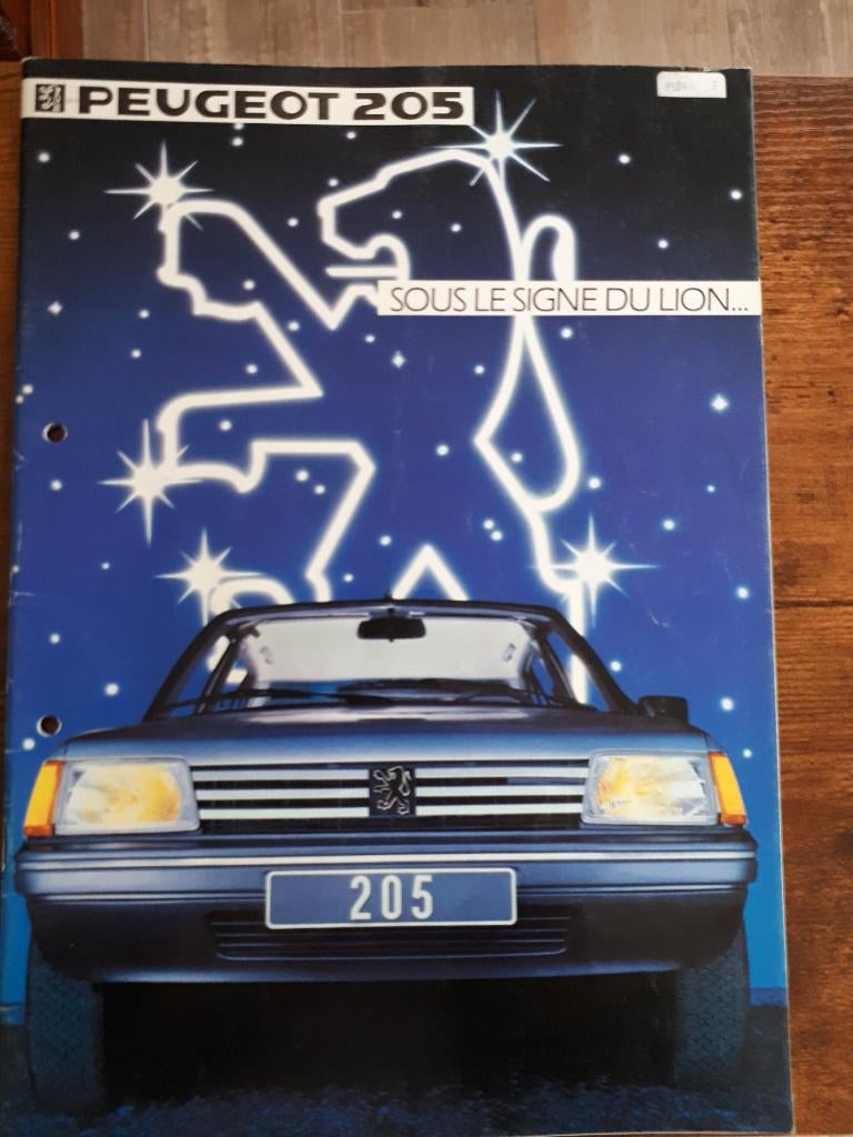 PEUGEOT 205 - Sous le signe du lion 1984, Livres, Autos | Brochures & Magazines, Enlèvement ou Envoi, Neuf, Peugeot