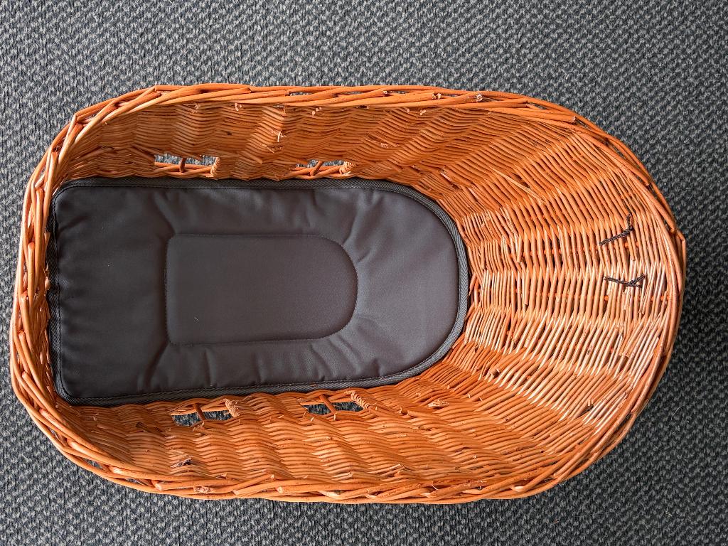 BASIL Hondenmand voor de fiets., Ophalen, Zo goed als nieuw, Riet