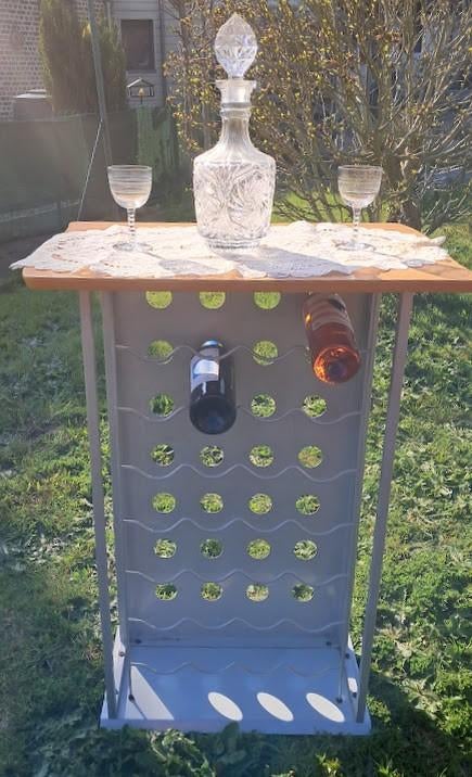 Beau casier à vin(porte-bouteille) avec petit plateau dessus, Enlèvement, Utilisé, Métal, 75 cm ou plus