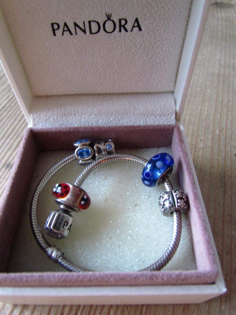 Bracelet Pandora, Autres couleurs, Avec bracelets à breloques ou perles, Enlèvement, Utilisé