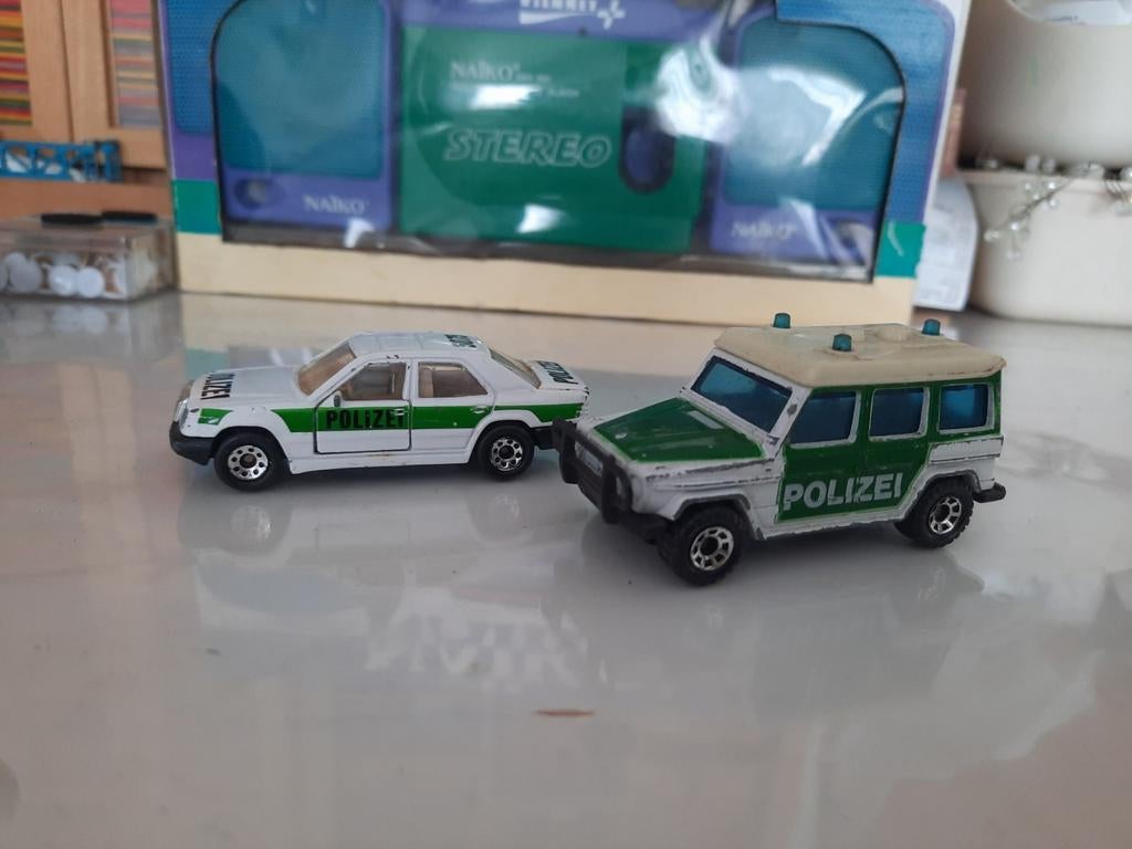 Voitures de police Mercedes Matchbox (2x), Enlèvement ou Envoi, Utilisé, Voiture