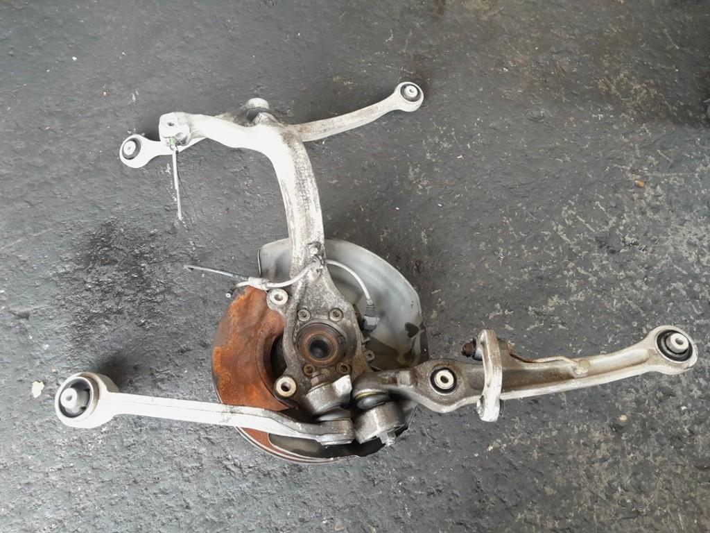 FUSEE AVANT GAUCHE Audi A6 (C6) (01-2004/03-2011), Utilisé, Audi