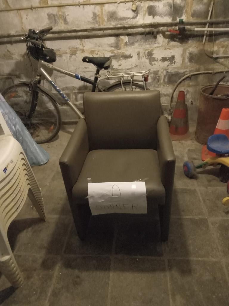 A donner gratuitement un fauteuil, Enlèvement