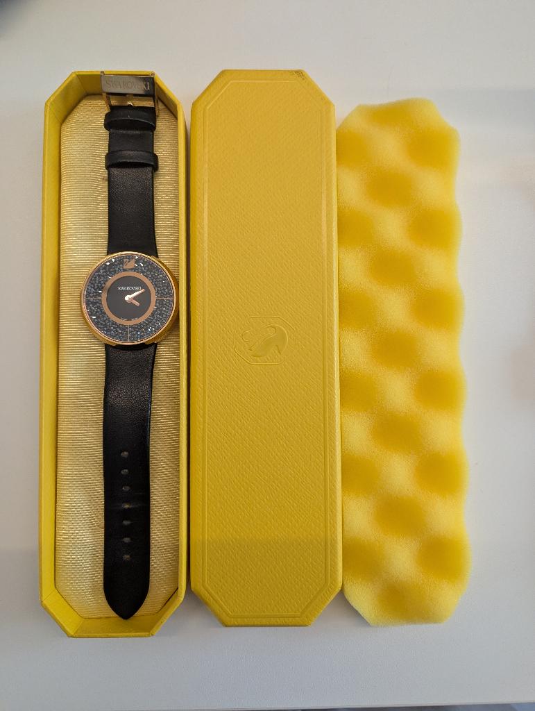 swarovski crystalline dames horloge 800 kristallen, Handtassen en Accessoires, Horloges | Dames, Zo goed als nieuw, Polshorloge