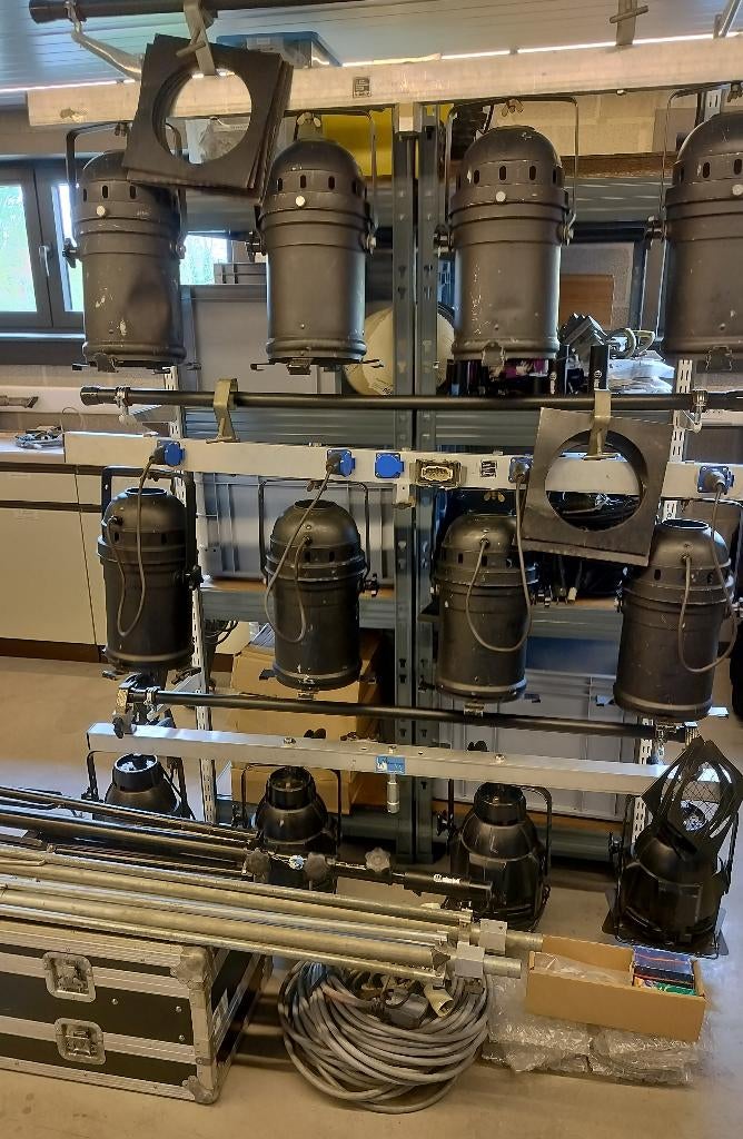 Kit d'éclairage 12x par / variateur DMX / supports et câbles, Musique & Instruments, Lumières & Lasers, Utilisé, Lumières, Enlèvement