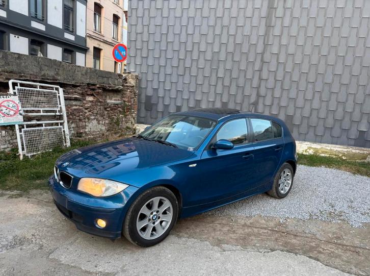 bmw 116i essence  1.6L Anne 2006 avec 210.000 km, Autos, BMW, Particulier, Série 1, Verrouillage central, Vitres électriques, Toit ouvrant