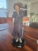 Decoratief beeld in de stijl van Elisa Montserrat Ribes, Ophalen