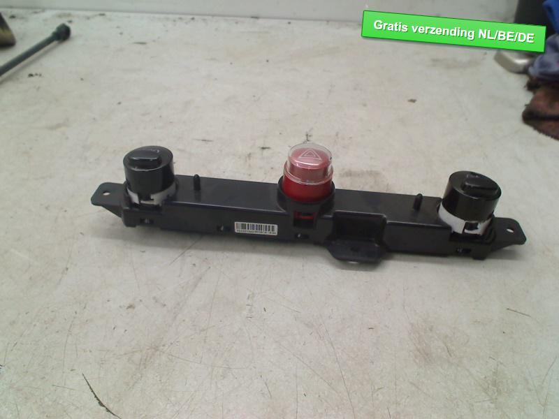 PANIEKVERLICHTINGSCHAKELAAR Fiat 500 (312) (735527545), Gebruikt, Dhr. R. de Gouw, Fiat, De Bloemendaal 21 21
5221 EB  'S HERTOGENBOSCH, NL