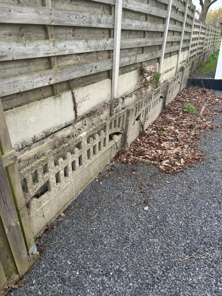 **GRATIS**  +- 20m betonnen afrastering / schutting / hekje, Tuin en Terras, Schuttingen, Ophalen, 3 tot 6 meter, Hout, 1 tot 2 meter
