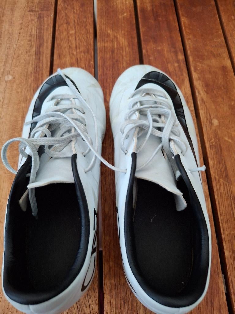 chaussures de football, Sports & Fitness, Football, Enlèvement, Comme neuf, Chaussures