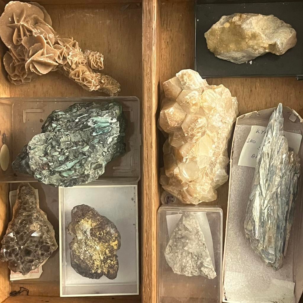 Mineralen heel veel soorten, enkele grote stukken zie fotos, Ophalen of Verzenden