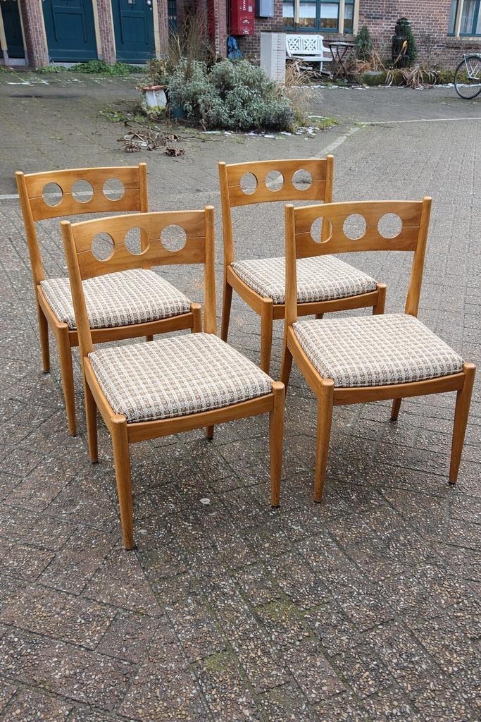 Deense eetkamerstoelen, Ophalen