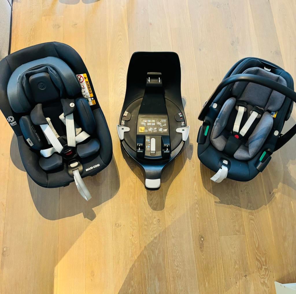 Maxi-Cosi Pebble 360 + FamilyFix 360 + Pearl 360 Ess. Graph., 0 à 18 kg, Mode veille, Comme neuf, Enlèvement
