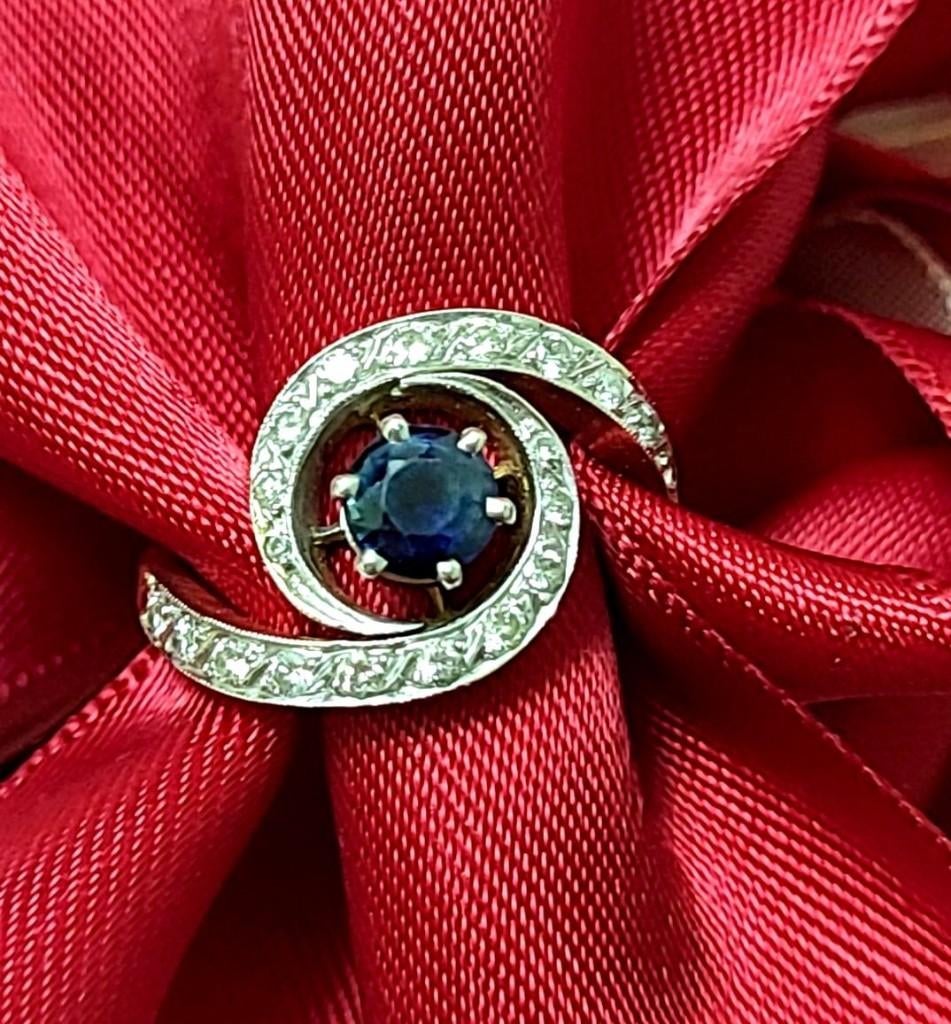 18 KARAAT WIT /GEELGOUDEN RING MET SAFFIER EN DIAMANTEN, Overige kleuren, Ophalen of Verzenden, Zo goed als nieuw, Dame