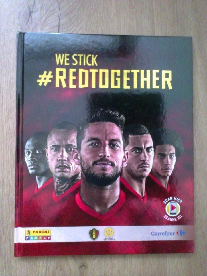 Panini Family “We Stick #RedTogether” album (Hardcover), Verzamelen, Stickers, Zo goed als nieuw, Overige typen, Ophalen