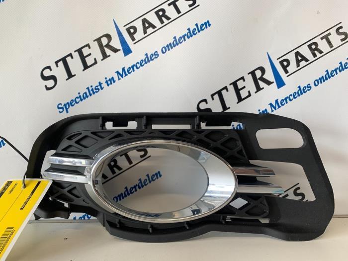 Bumper Rooster van een Mercedes C-Klasse, Auto-onderdelen, Carrosserie, Bumper, Mercedes-Benz, Gebruikt, 3 maanden garantie, Ophalen of Verzenden
