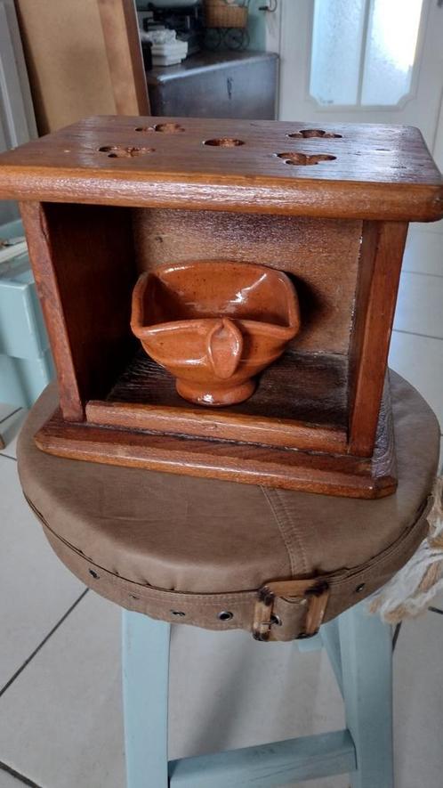 Antieken houten open kastje met stenen potje, Antiek en Kunst, Antiek | Woonaccessoires, Ophalen
