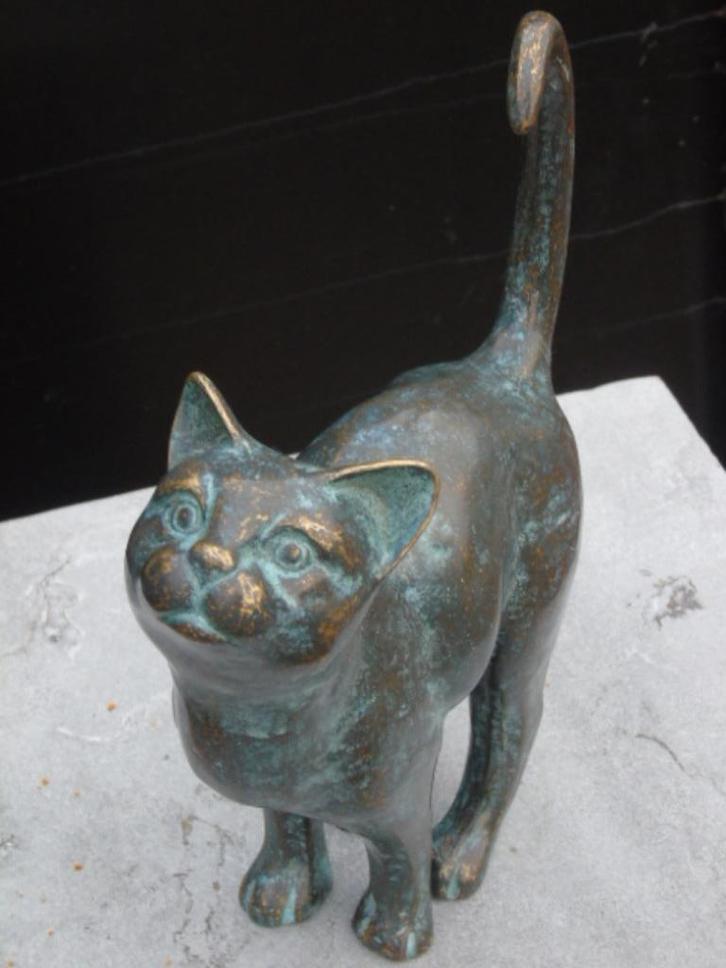 Bronzen beeld van een kat met een grote rug, Tuin en Terras, Tuinbeelden, Nieuw, Dierenbeeld, Overige materialen, Ophalen