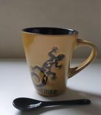 koffietas mok+ lepel Tenerife Canarische hagedis mosterdgeel, Ophalen of Verzenden, Zo goed als nieuw, Kop en/of schotel