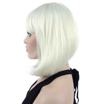 Pruik schuin bob model met steil haar platinablond kleur 613 disponible aux enchères