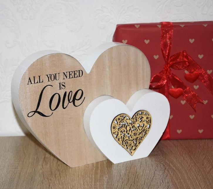 Houten hart “All you need is love”, Huis en Inrichting, Woonaccessoires | Vazen, Nieuw, Wit, Minder dan 50 cm, Overige materialen