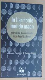 Boek: In harmonie met de maan - Johanna P - Thomas P, Boeken, Esoterie en Spiritualiteit, Gelezen, Astrologie, Ophalen of Verzenden