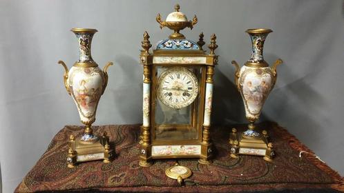 Gezocht aparte klokken ,reiswekkers en polshorloges vintage, Antiquités & Art, Antiquités | Horloges, Enlèvement