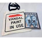 BANKSY Cut and Run - Boek en Tas, nieuw merchandise Set, Verzamelen, Ophalen of Verzenden, Nieuw, Boek, Tijdschrift of Artikel