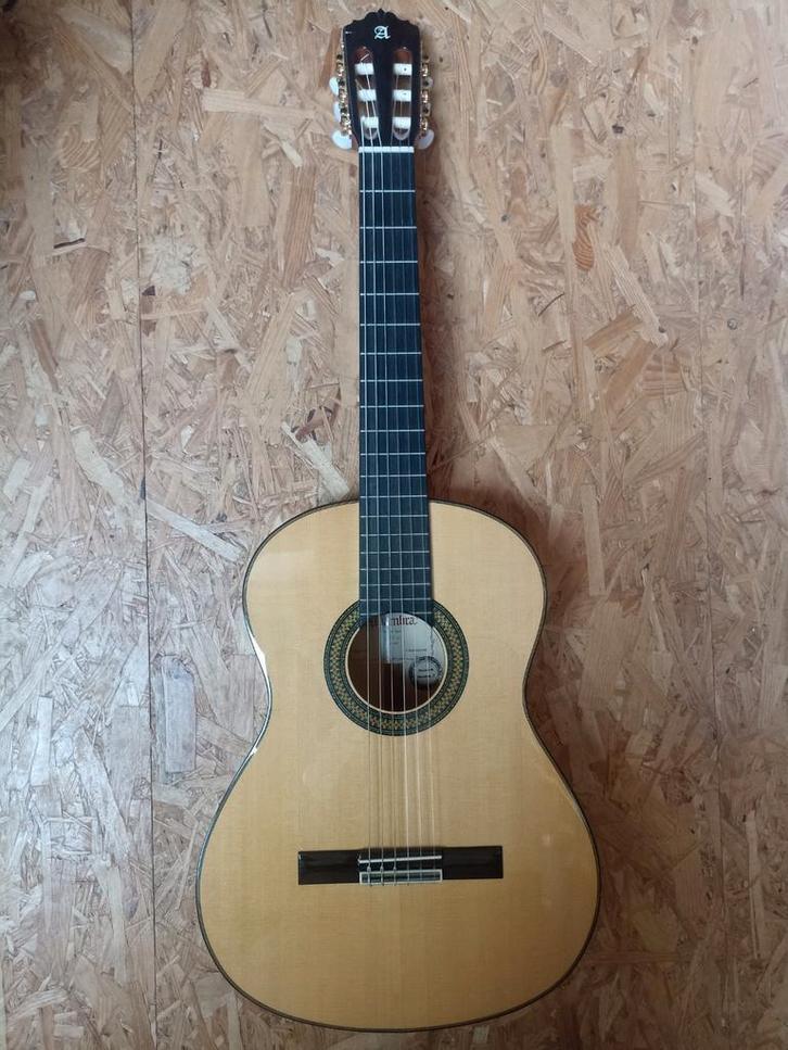 Alhambra 7 Fc + hardcase, Muziek en Instrumenten, Snaarinstrumenten | Gitaren | Akoestisch, Verzenden