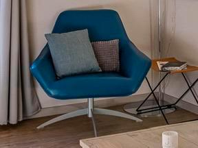 Draaifauteuil Montel Charles low in leder, Maison & Meubles, Fauteuils, Comme neuf, Tissus, Enlèvement