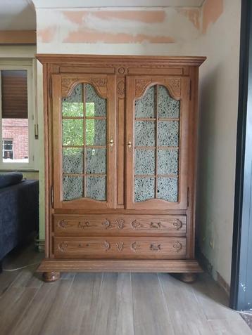 Vintage eikenhouten kast beschikbaar voor biedingen