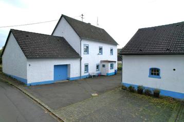 Rustig gelegen, voormalige boerderij in de Eifel beschikbaar voor biedingen