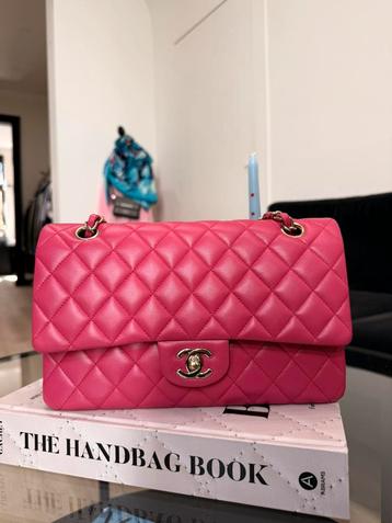 Chanel medium double flap beschikbaar voor biedingen