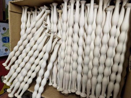 HOUTEN SPIJLEN ONG 30 CM - DRAAIWERK - 300 STUKS BESCHIKBAAR, Huis en Inrichting, Overige Huis en Inrichting, Nieuw, Ophalen of Verzenden