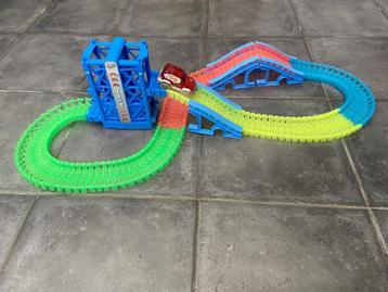 Glow in the dark autobaan met lift beschikbaar voor biedingen