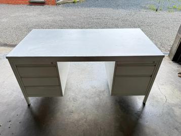 Bureau beschikbaar voor biedingen