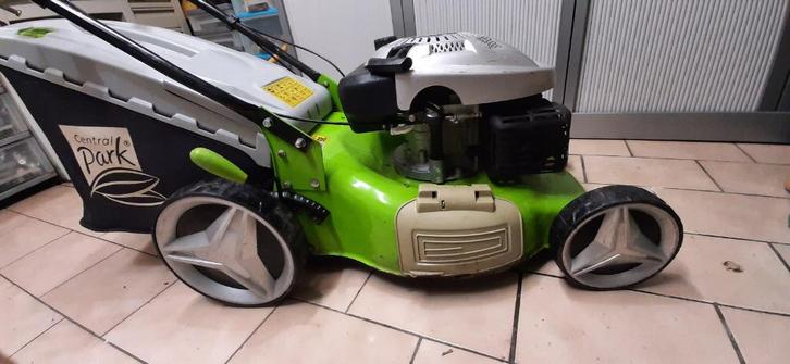 Tondeuse à gazon autotractée 173cc - 53cm, Tuin en Terras, Grasmaaiers, Gebruikt, Benzine-grasmaaier, 50 cm of meer, Cirkelmaaier