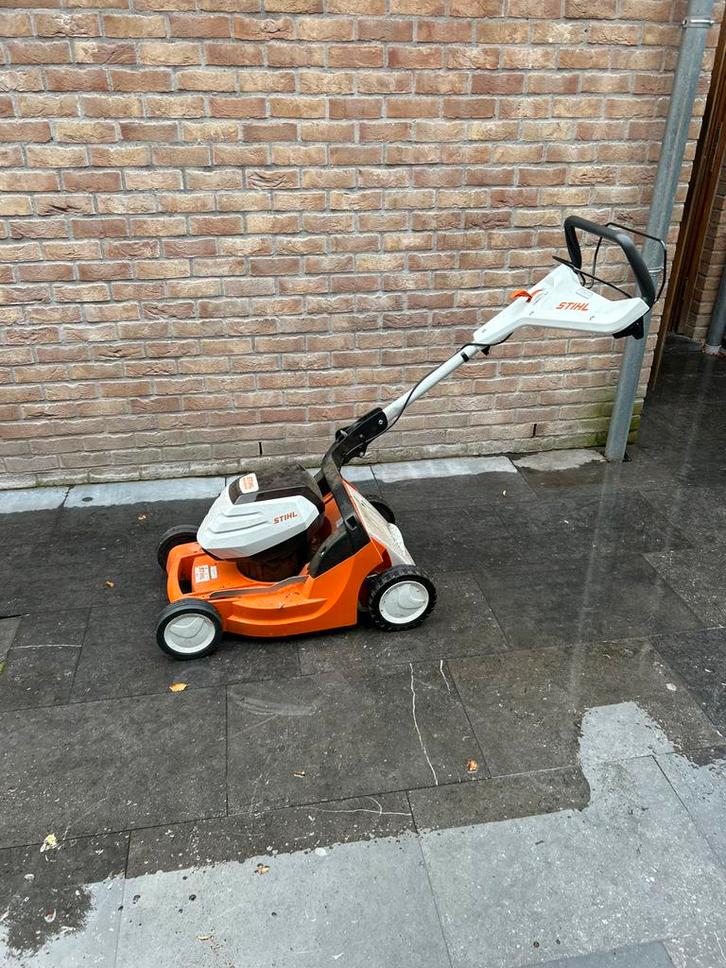 Grasmachine Stihl RMA 443 VC, Tuin en Terras, Grasmaaiers, Zo goed als nieuw, Ophalen