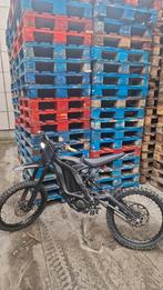 Surron lightbee lb x offroad cross, Fietsen en Brommers, Ophalen, 50 km per accu of meer