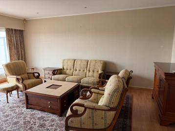 Gratis af te halen: zetels met salontafel