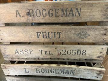 3 anciennes caisses en bois beschikbaar voor biedingen